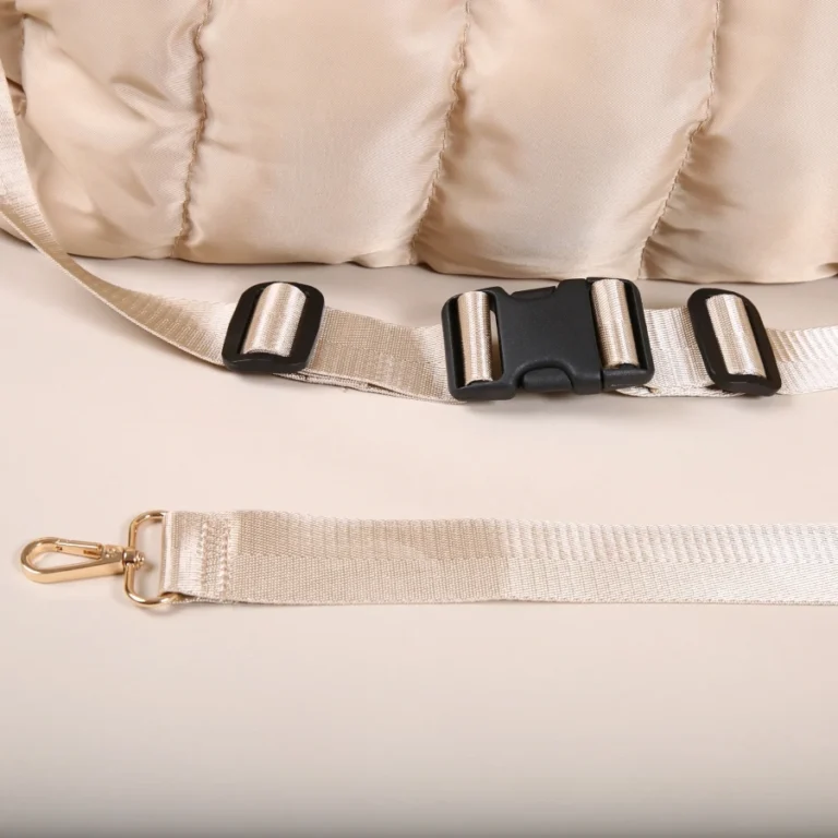Mit der Hundetasche Car Paris stilvoll reisen